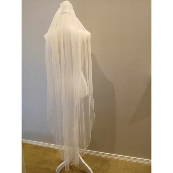 Minimalist Pearl Wedding Veil on Soft English Net Tulle - Picture 5 of 7